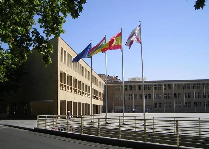 Agradable, Luminoso, Wifi, Junto Al Ayuntamiento