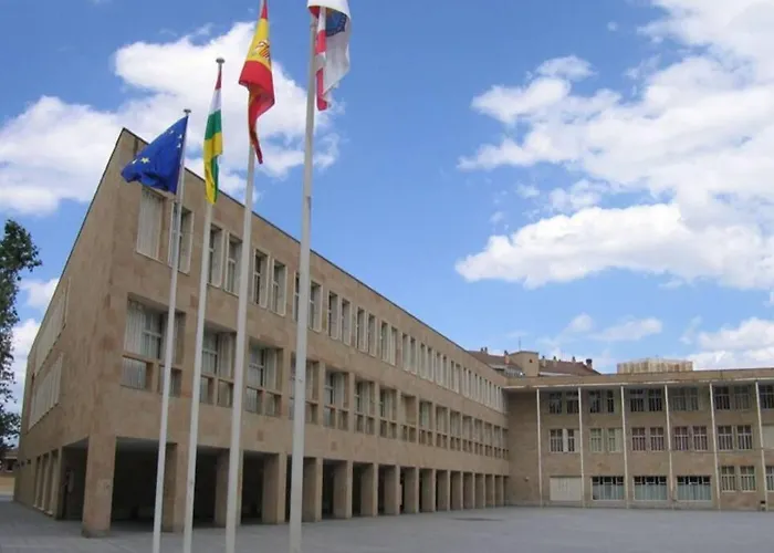Agradable, Luminoso, Wifi, Junto Al Ayuntamiento