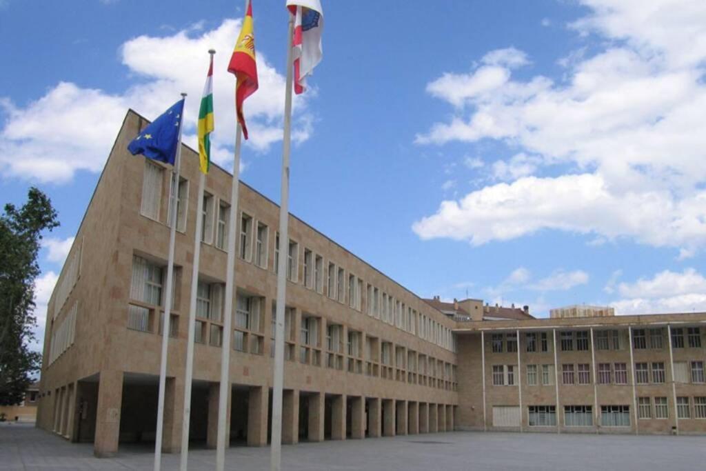 Agradable, Luminoso, Wifi, Junto Al Ayuntamiento Logrono