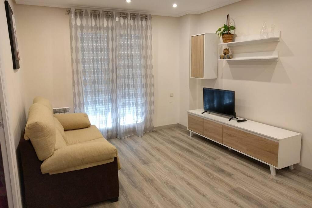 Apartment Agradable, Luminoso, Wifi, Junto Al Ayuntamiento *