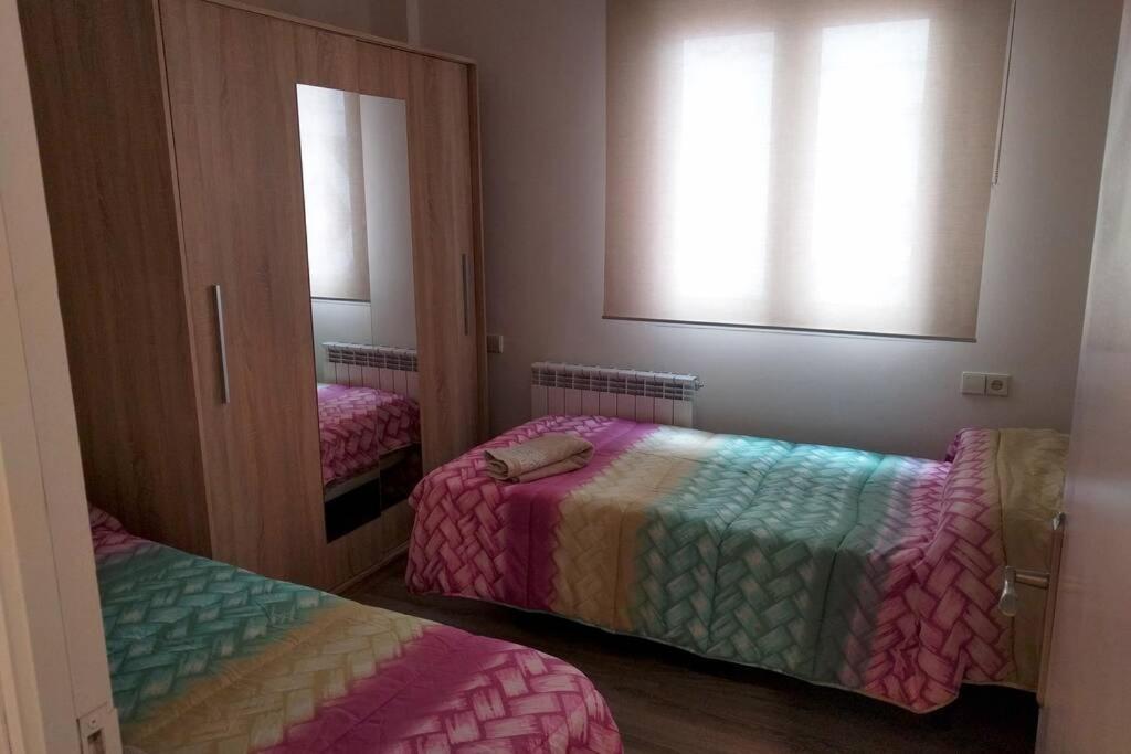 Agradable, Luminoso, Wifi, Junto Al Ayuntamiento * Logrono